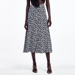 NWOT Floral Print Zara Maxi Skirt